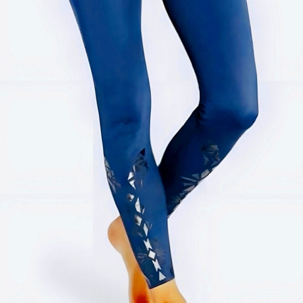 BEYOND YOGA Blue Calico High Waisted 7/8 Yoga Leggings Foil Ankle Detail Small